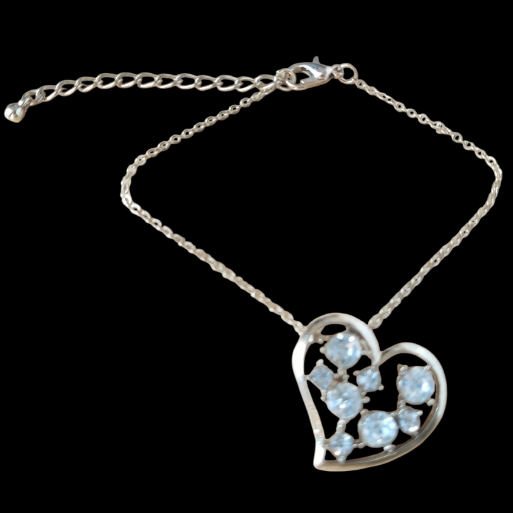 B941 Gold Heart Charm Pendant Crystal Embellished Bracelet - Picture 4 of 11